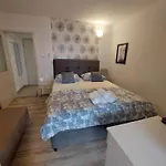 Bratus Apartment *