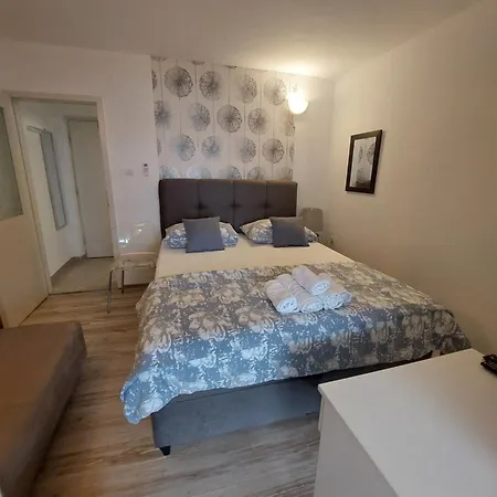 Bratus Apartman *