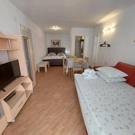 Apartment Bratus *