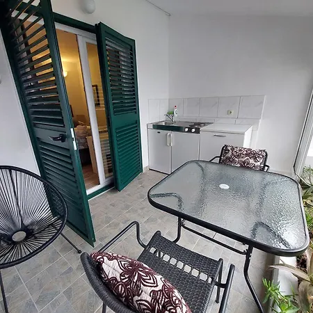 Apartment Bratus