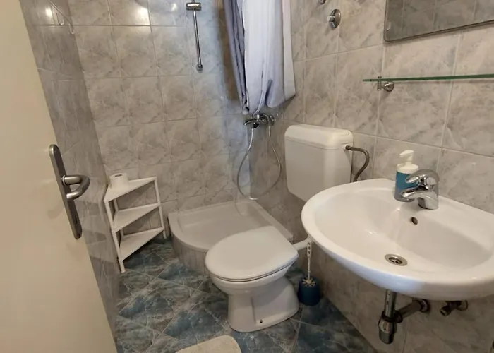 Bratus Apartman *