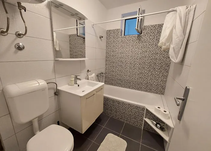 Bratus Apartman *