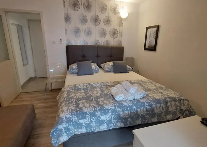 Bratus Apartman *
